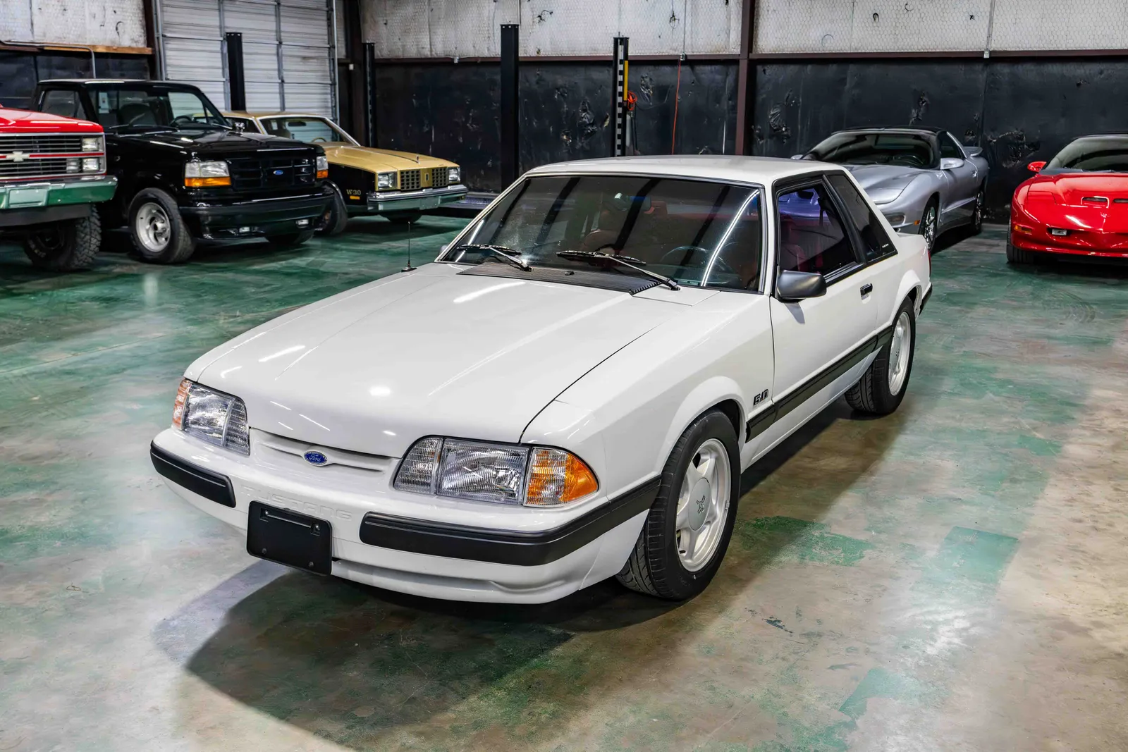 1_1991-Ford-Mustang-Oxford White-107446--33.jpg